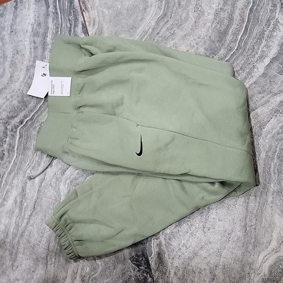 NWT Women's Nike OVERSIZED Sweatpants - Picture 8 of 8